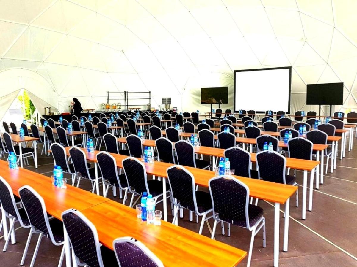 4 Zywioly Falenty Osrodek Konferencyjno-Szkoleniowy Raszyn Kültér fotó