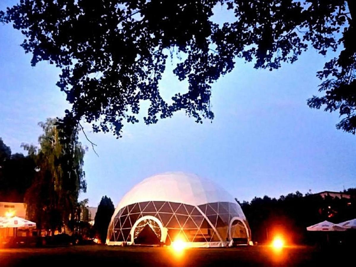 4 Zywioly Falenty Osrodek Konferencyjno-Szkoleniowy Raszyn Kültér fotó