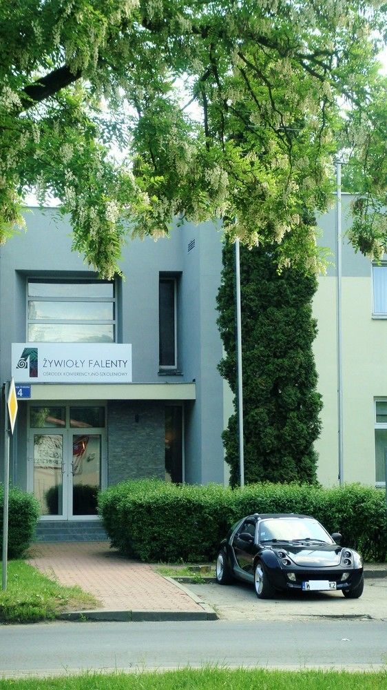 4 Zywioly Falenty Osrodek Konferencyjno-Szkoleniowy Raszyn Kültér fotó